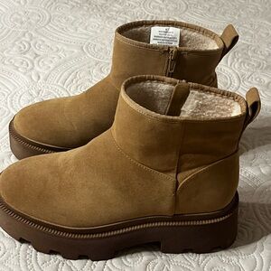 Great condition wedge boot